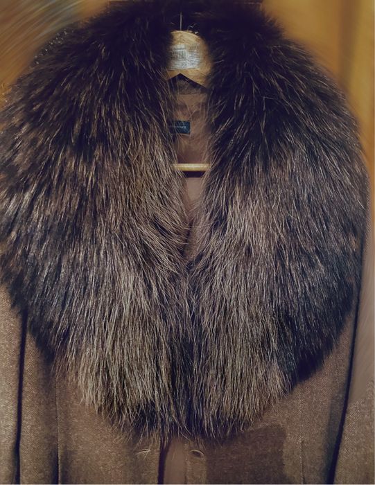 Натуральный меховой воротник енот