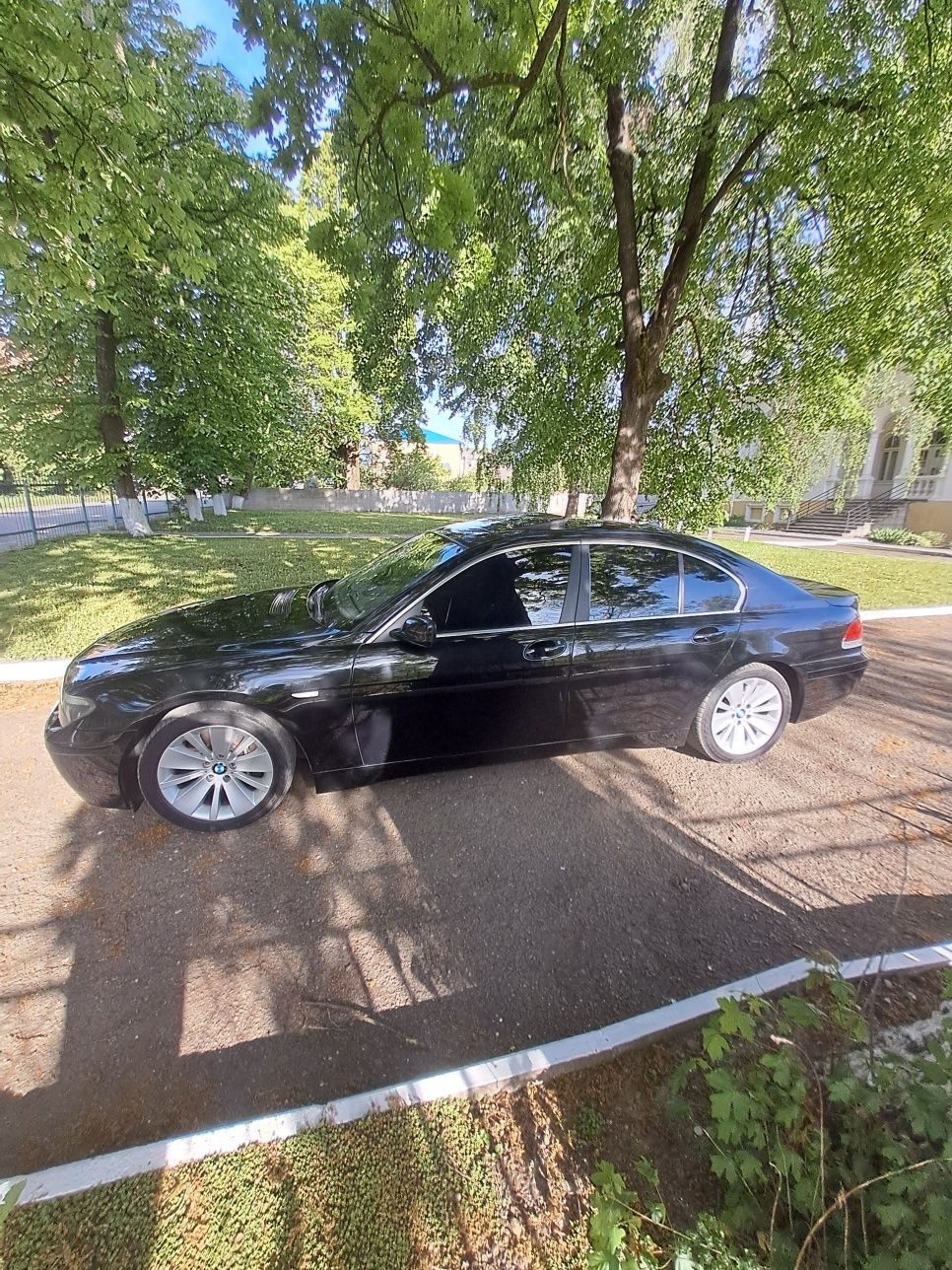 BMW 745і 4.4газ бензин 333 к.с