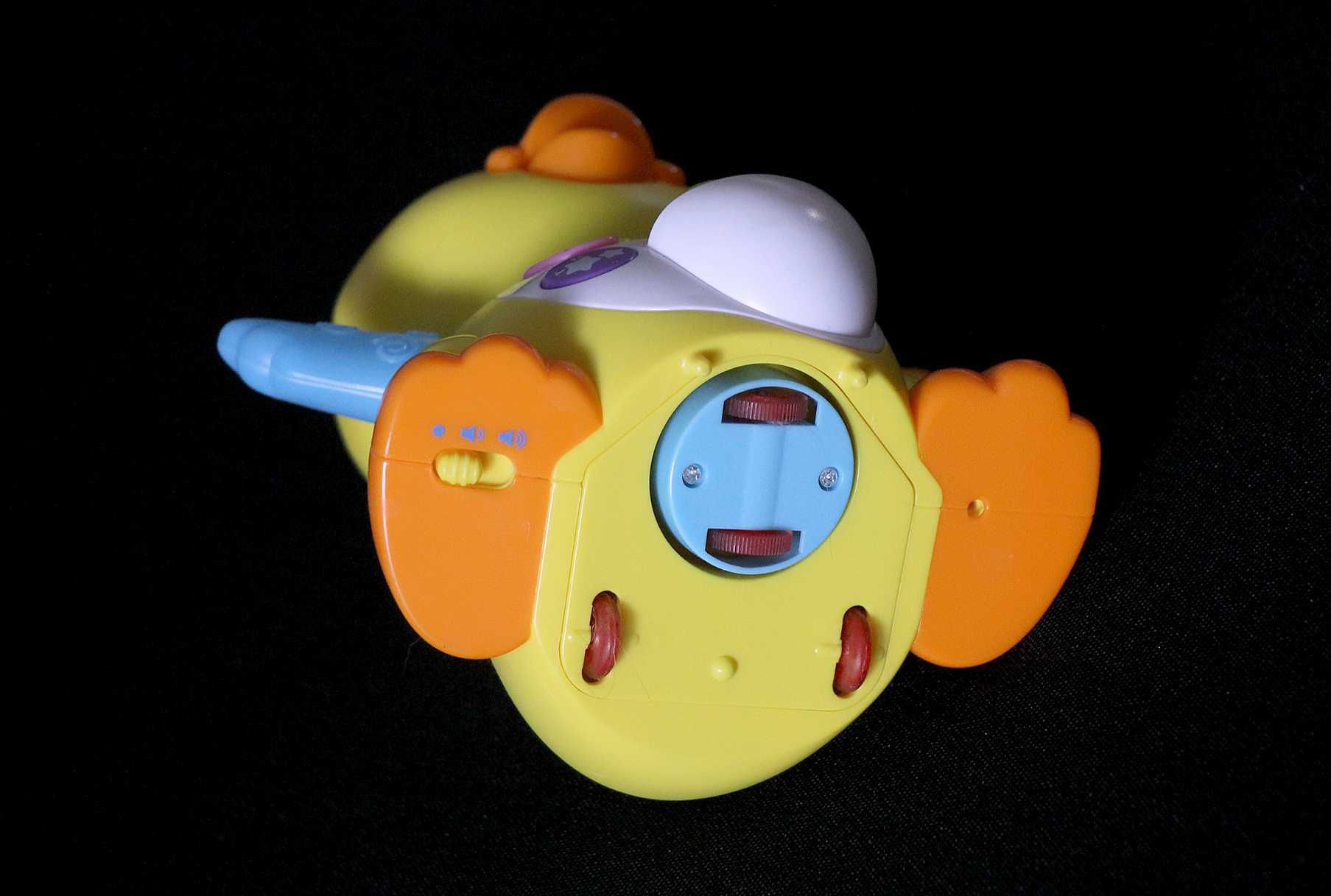 Розвиваюча дитяча музична іграшка Каченя від Hola Toys / муз. утенок