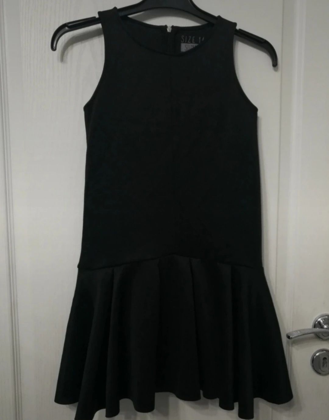 Czarna sukienka Reserved 140