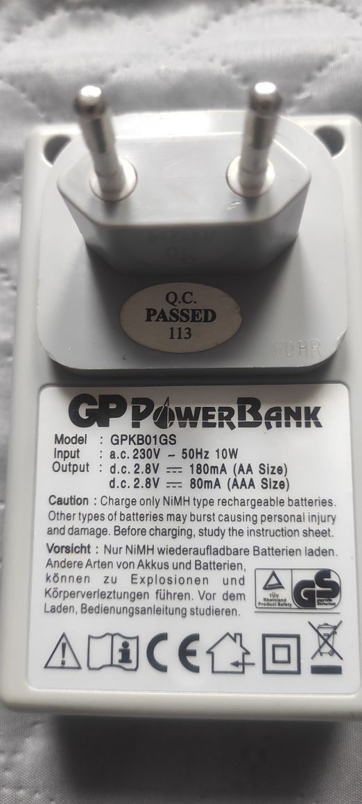 Ładowarka GP do baterii akumulatorków AA i AAA