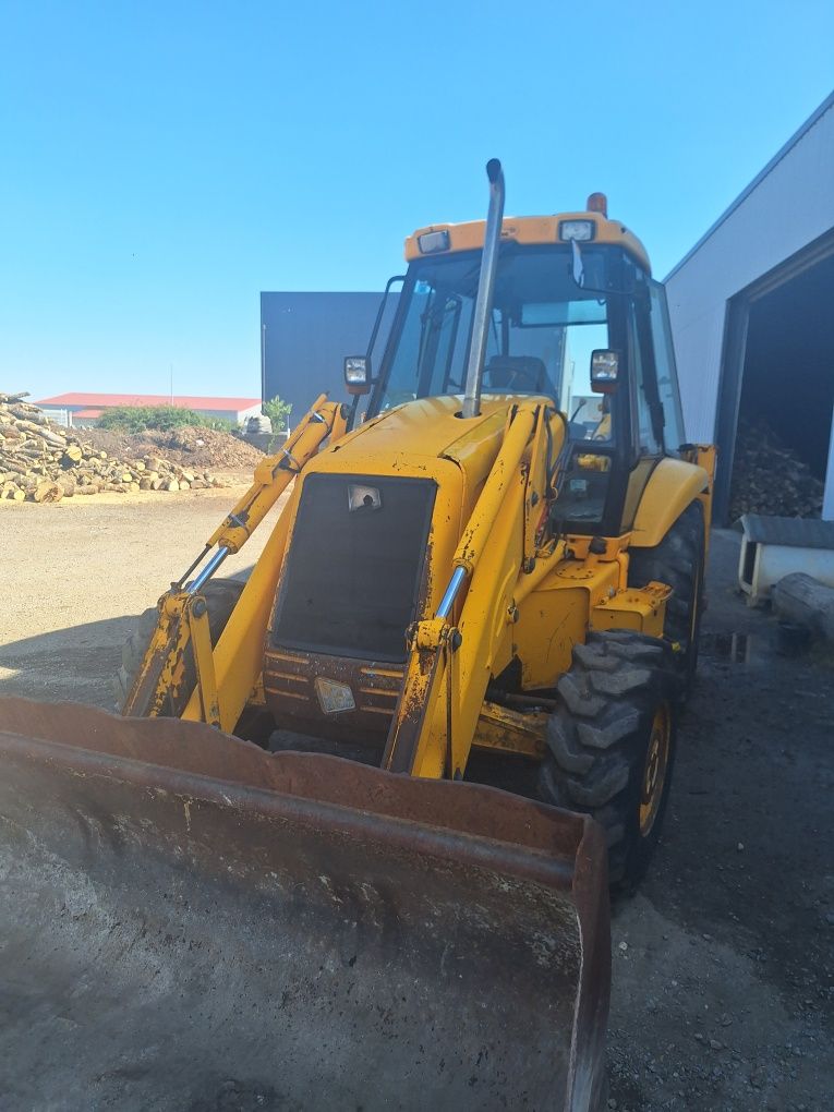 Jcb 3cx turbo com extensível e matrícula
