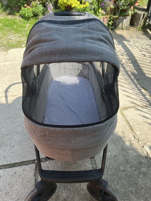 Wózek Roan Bloom 2w1 gondola + spacerowka + adaptery