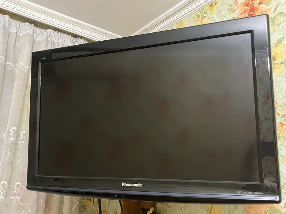 Телевізор Panasonic Viera TX-LR32U20 + пульт
