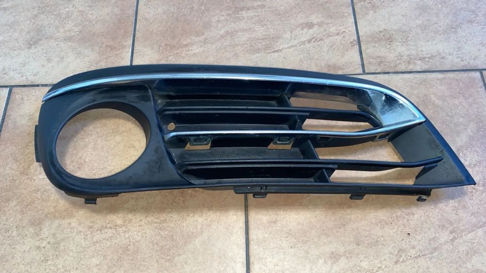 KRATKA ZDERZAKA PRZÓD PRAWA BMW 5 F10 F11 7331738 LEKKO USZKODZONA