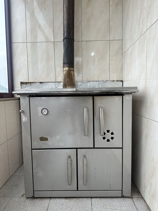 Forno a lenha.