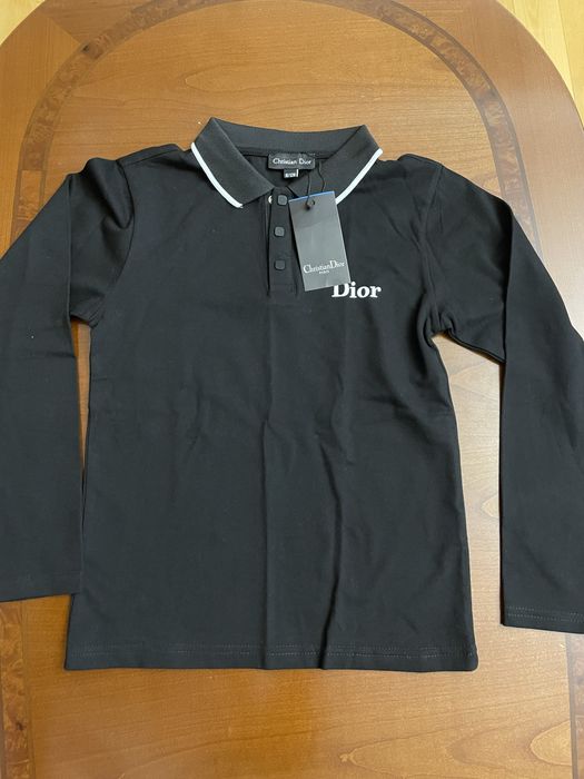 Дитяча кофта з довгим рукавом.