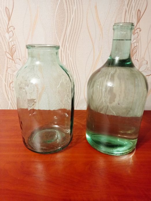 Бутелі  по 5 л. Кожний по 300 грн