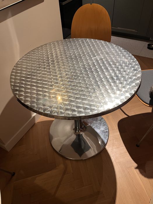 Stylowy stół loftowy