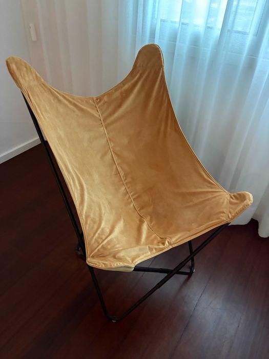 Cadeira  amarelo torrado