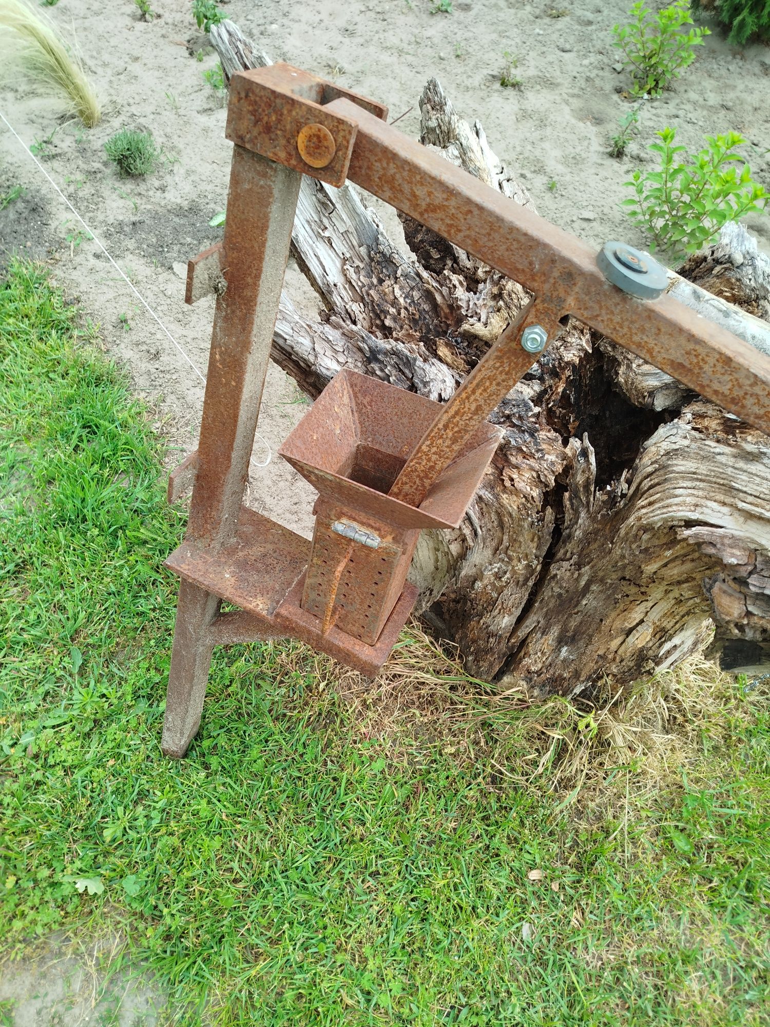 Praska ręczna do robienia brykietu