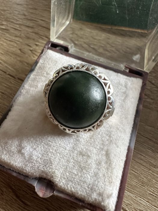 Warmet, Kultowa Koronka z Nefrytem r.15