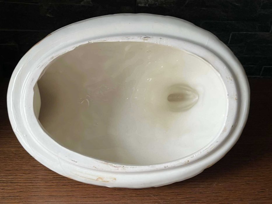 Kura porcelanowa pojemnik góra