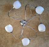 Elegancka lampa sufitowa z 5 kloszami