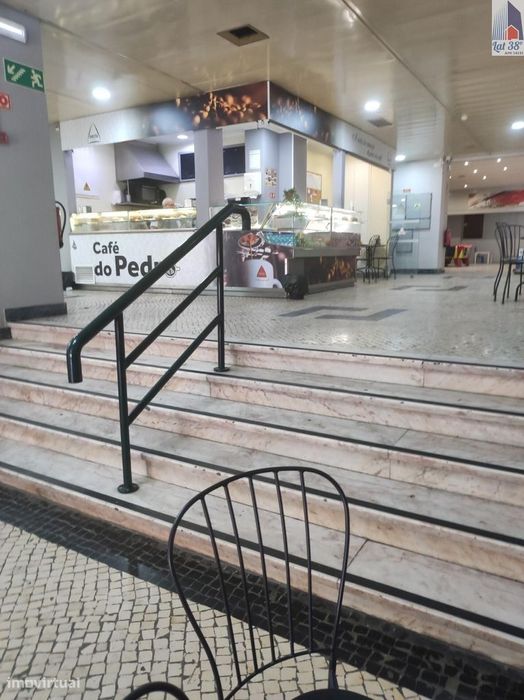 Café/Snack Bar com saída de fumos em centro comercial - Sem trespasse