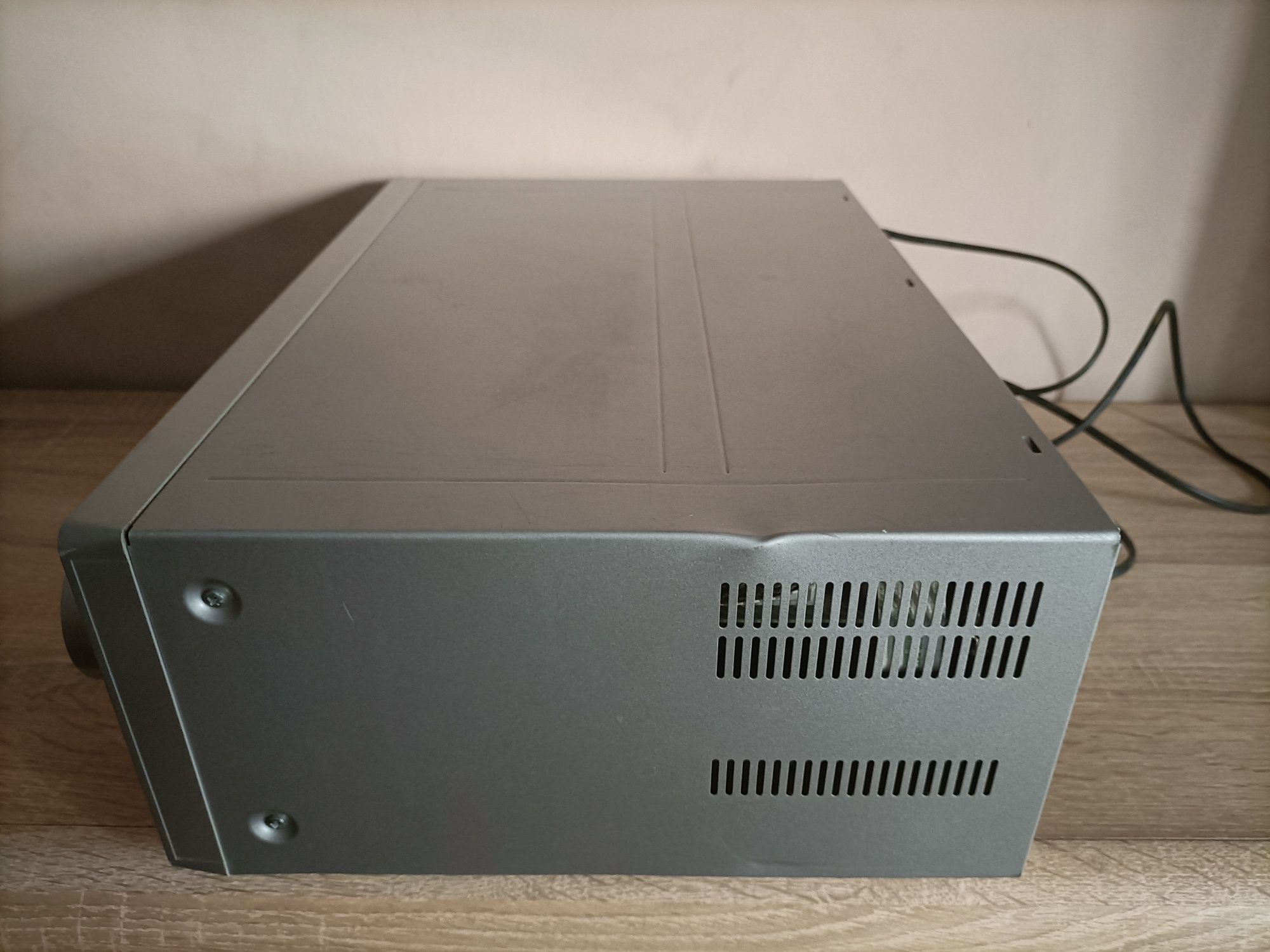 Kenwood KRF-V5200D amplituner