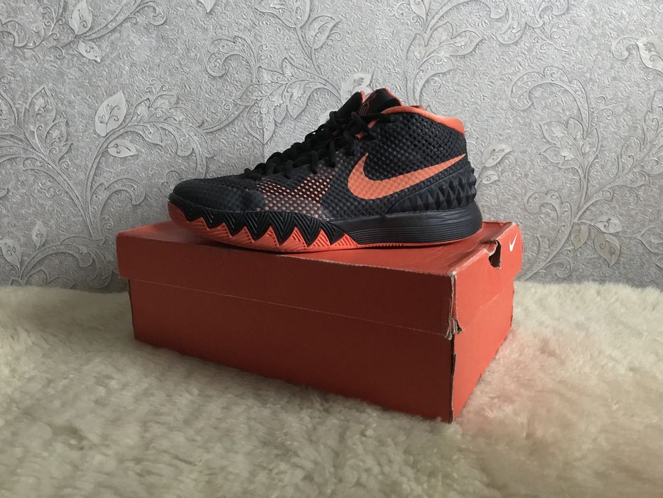 Оригінал! Кросівки Nike Kyrie баскетбол волейбол 41 40,5 40 41 26 25
