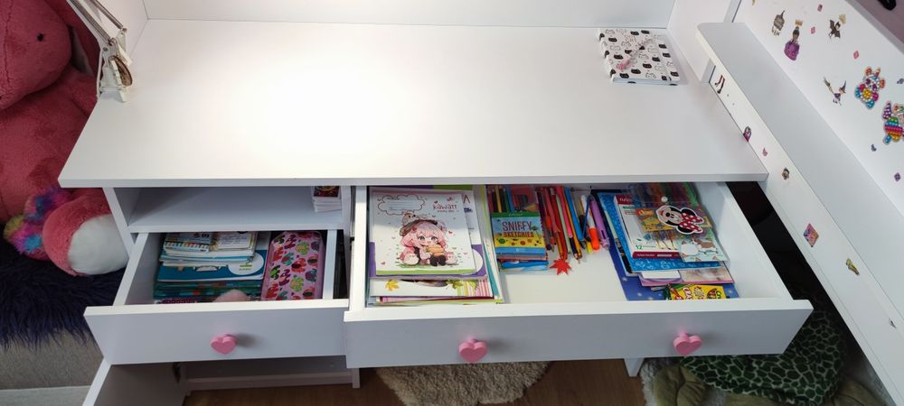 Білий письмовий стіл з надбудовою і ящиками для дітей, для дівчинки