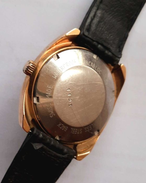 2 relógios: Hormise de mergulho e Lancia automático plaquet ouro