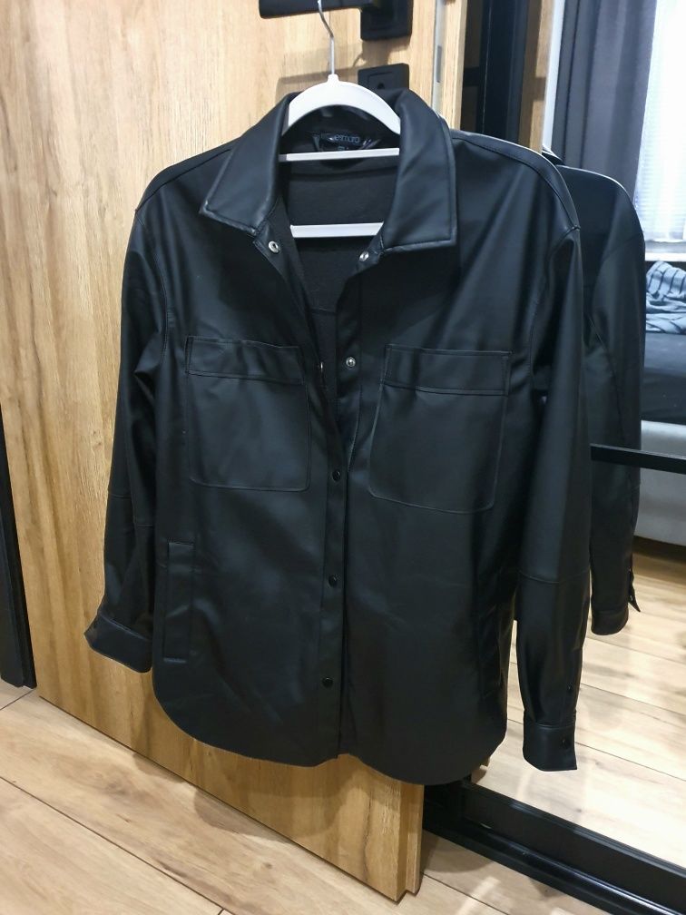 Skórzana koszula z kieszeniami, kurtka koszulowa oversize M/L