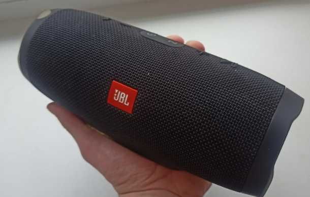 Блютуз Колонка JBL, качественный звук, 15 часов работы, влагозащита