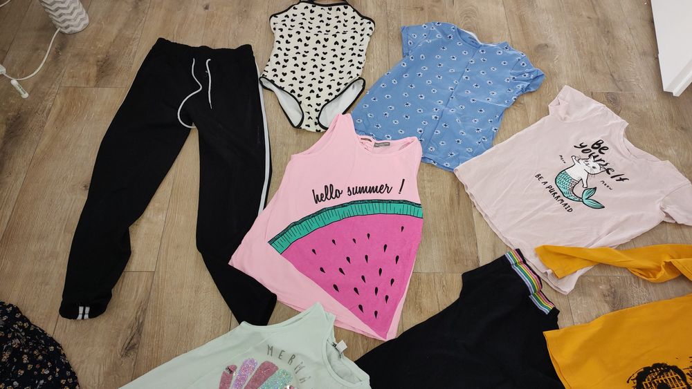 Sprzedam pakę ubrań dla dziewczynki 146/152