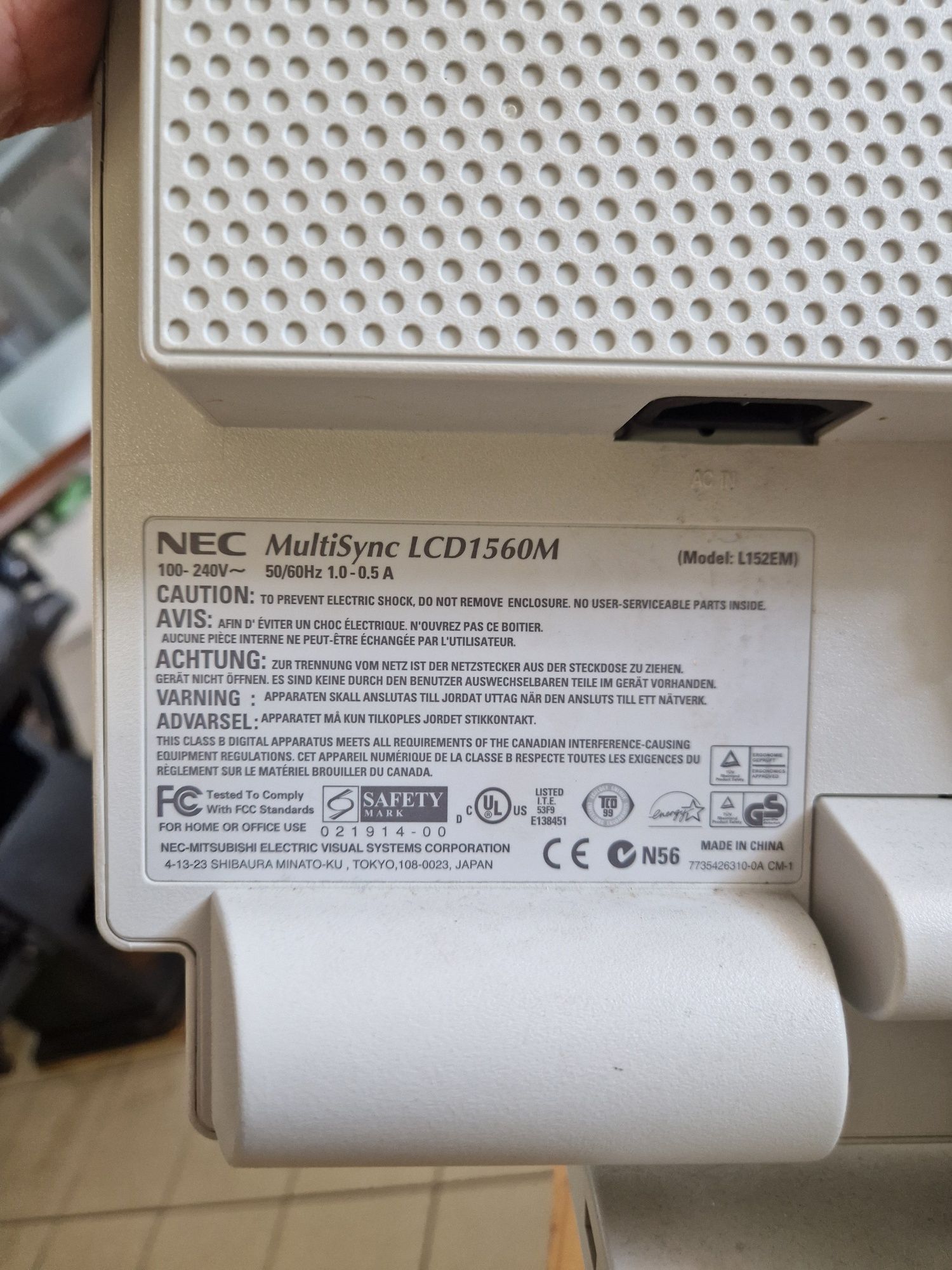 Monitor 15"nec clássico.