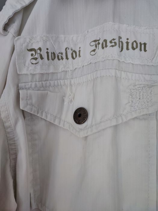 Koszula z oryginalnymi nadrukami