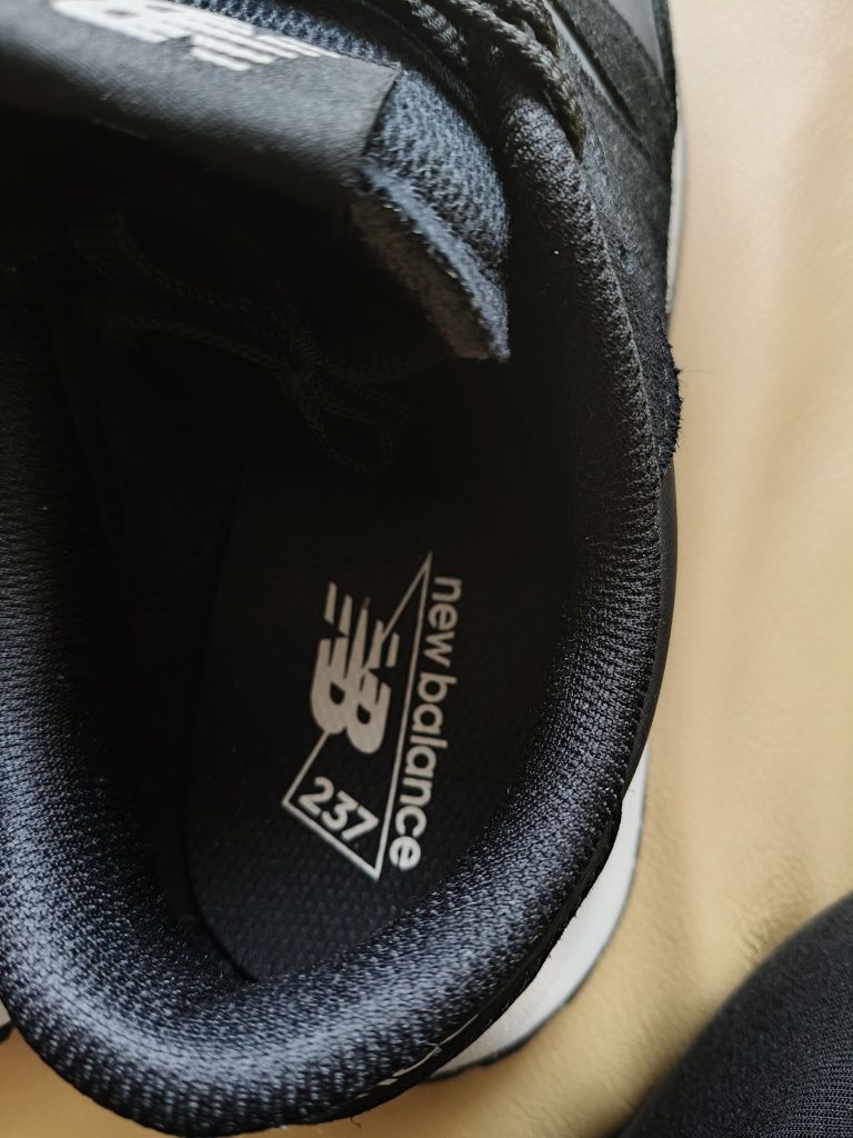New balance 44 czarne model 237