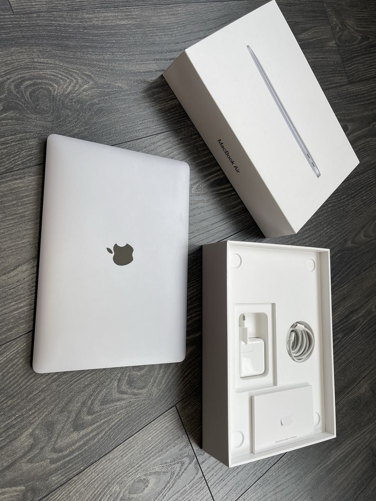 Apple MacBook Air 8/256 gb Silver 24 цикла зарядки!!!