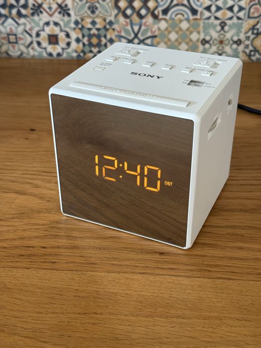 Radiobudzik Sony bialy ICF-C1T