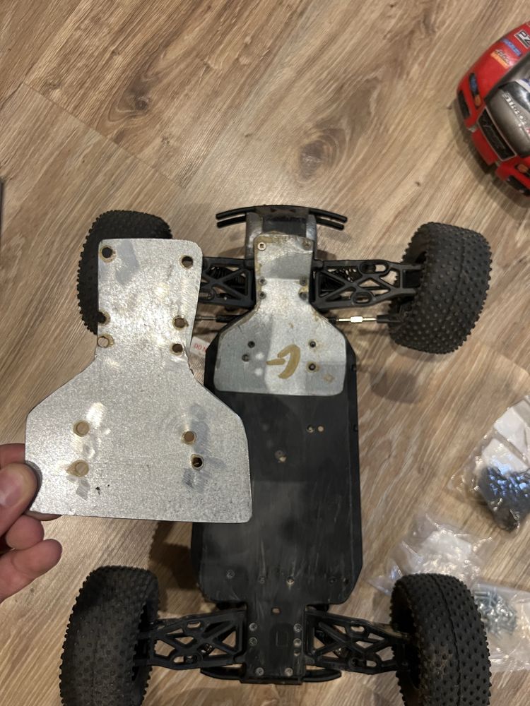 MAVERICK Strada RED XT 1/10 4WD Truggy RTR