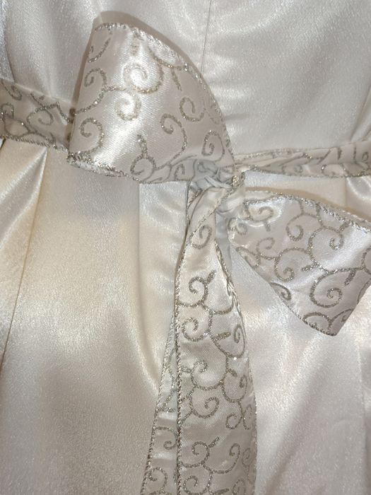 Suknia ślubna z trenem nowa