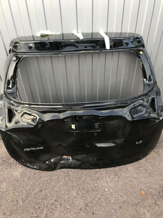 Toyota rav4 2016-2018 Кришка багажника