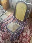fotel bujany drewniany
