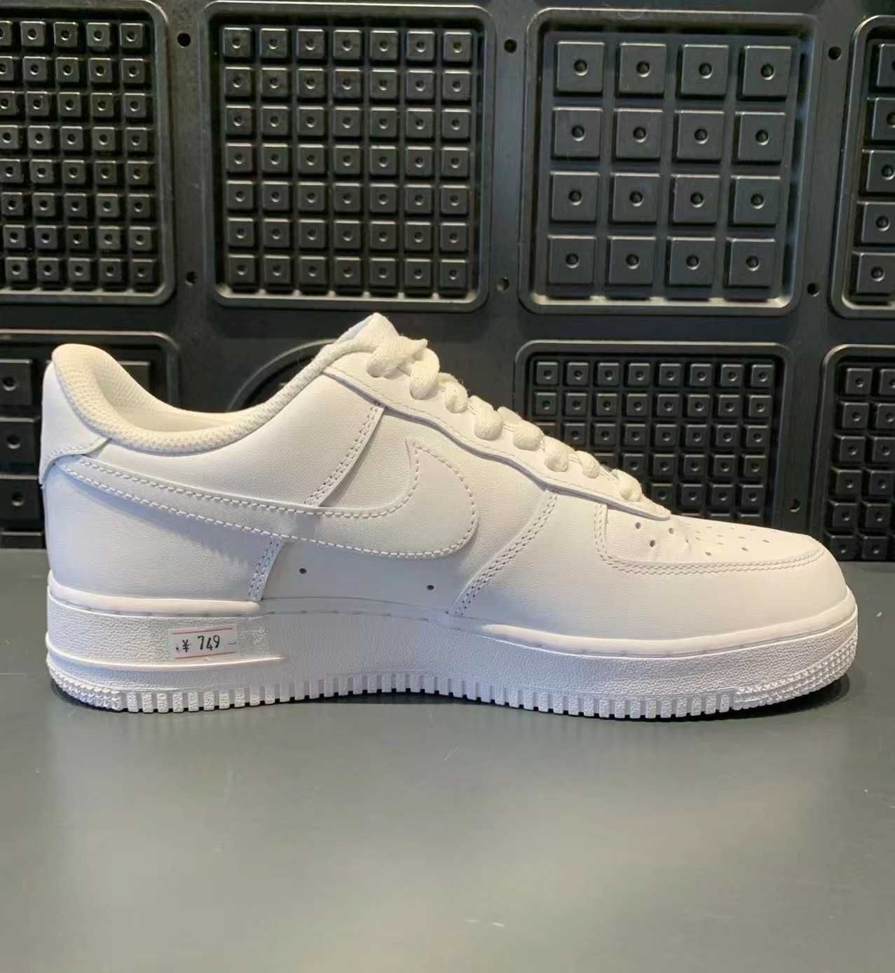 Nike Air Force 1 '07 White 44