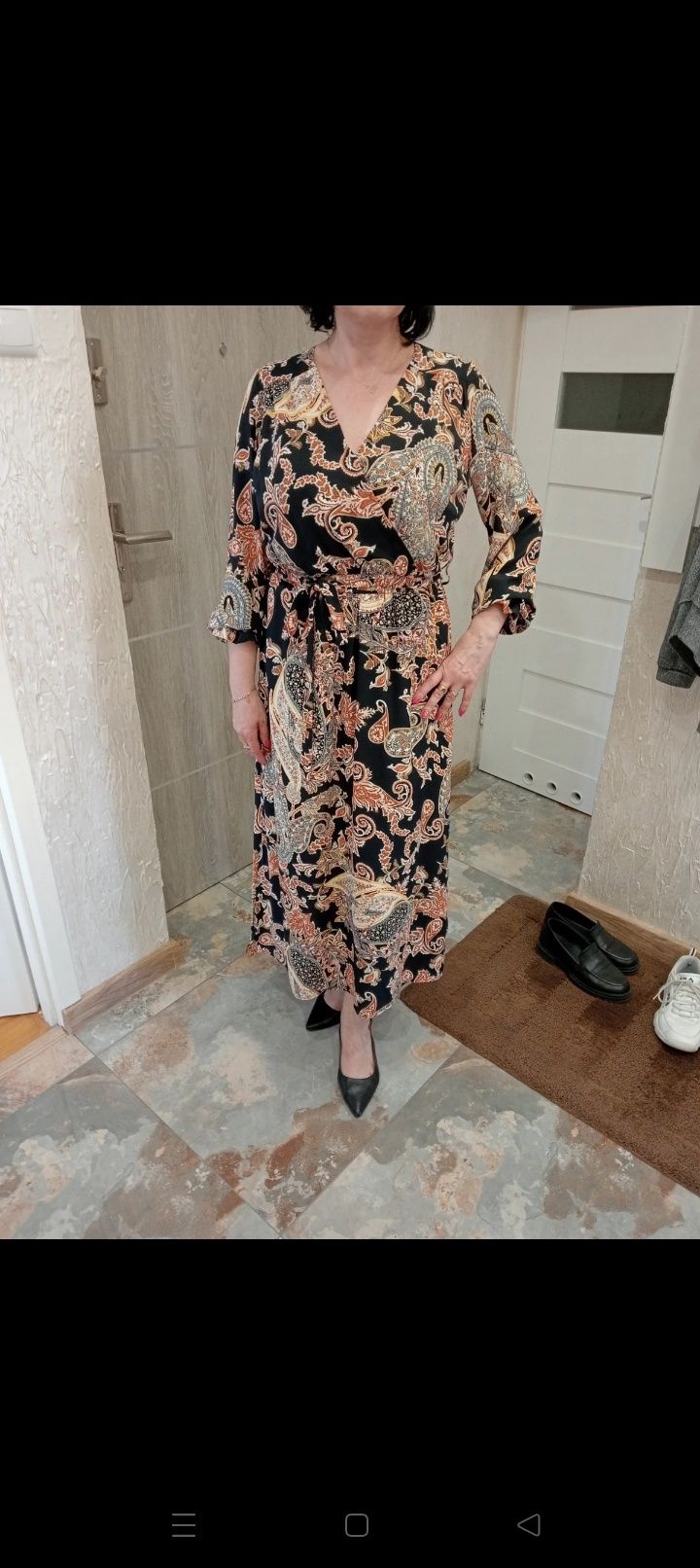 Sukienka elegancka midi