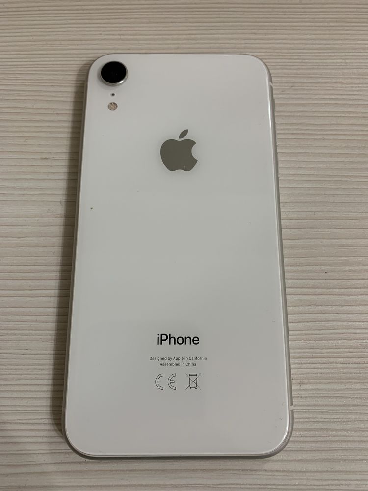 iPhone XR  64 GB ухорошому стані