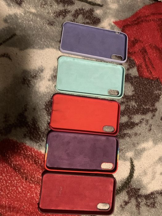 Чехлы на айфон  x-xs в хорошем состояние