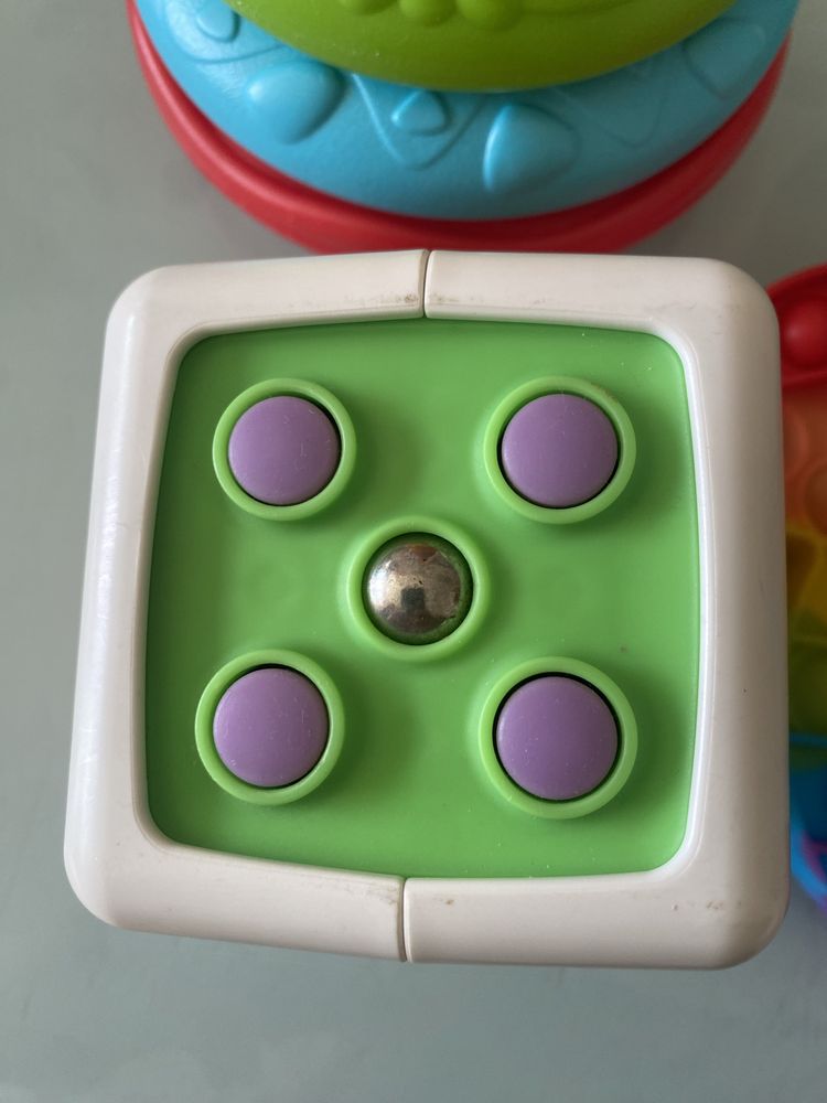 Brinquedos educativos sensoriais Montessori