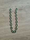 Colar ovais verdes e dourados