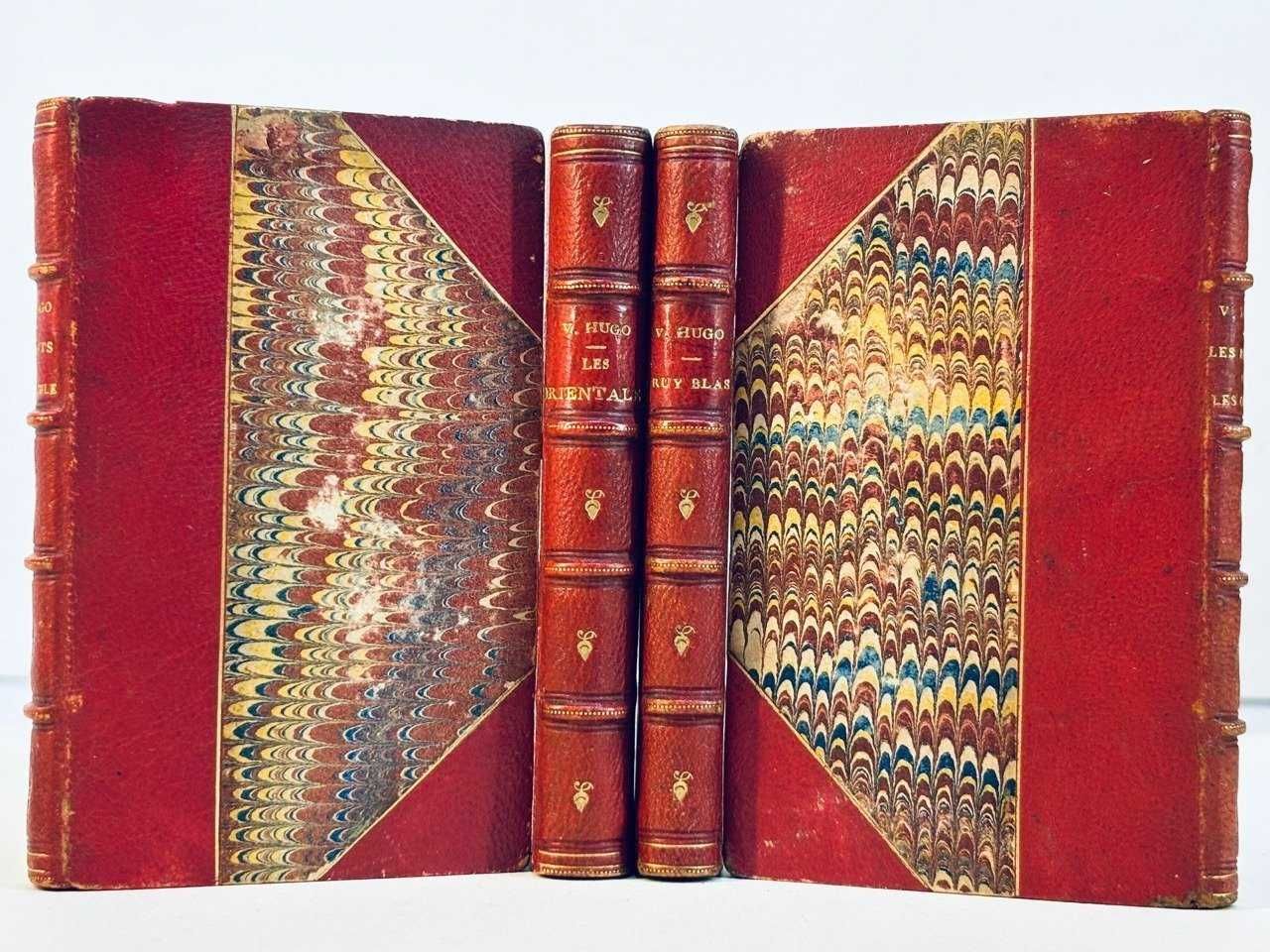 4 volumes de obras famosas de Victor Hugo, em perfeito estado. 1832-40