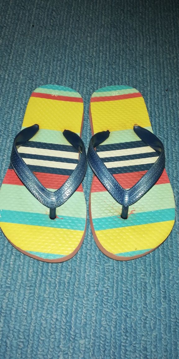 Chinelos coloridos de criança n. 26