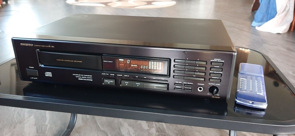 CD проигрыватель Onkyo DX 6930