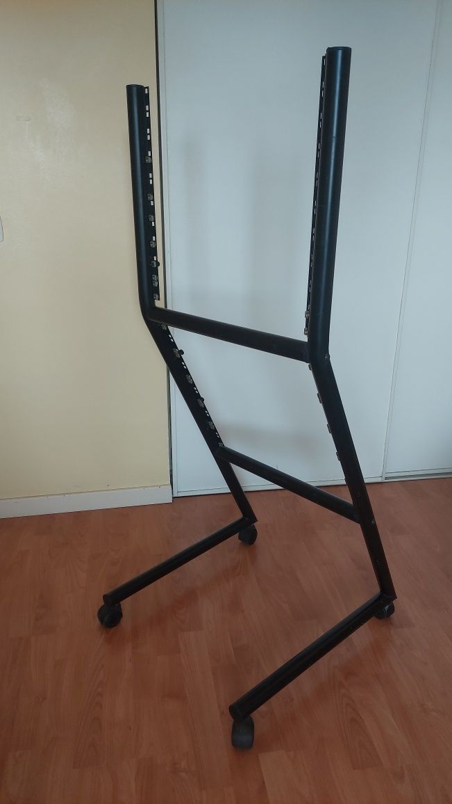 Rack/stand com rodas para estúdio som/música QUIK LOK 20u 19" RS654
