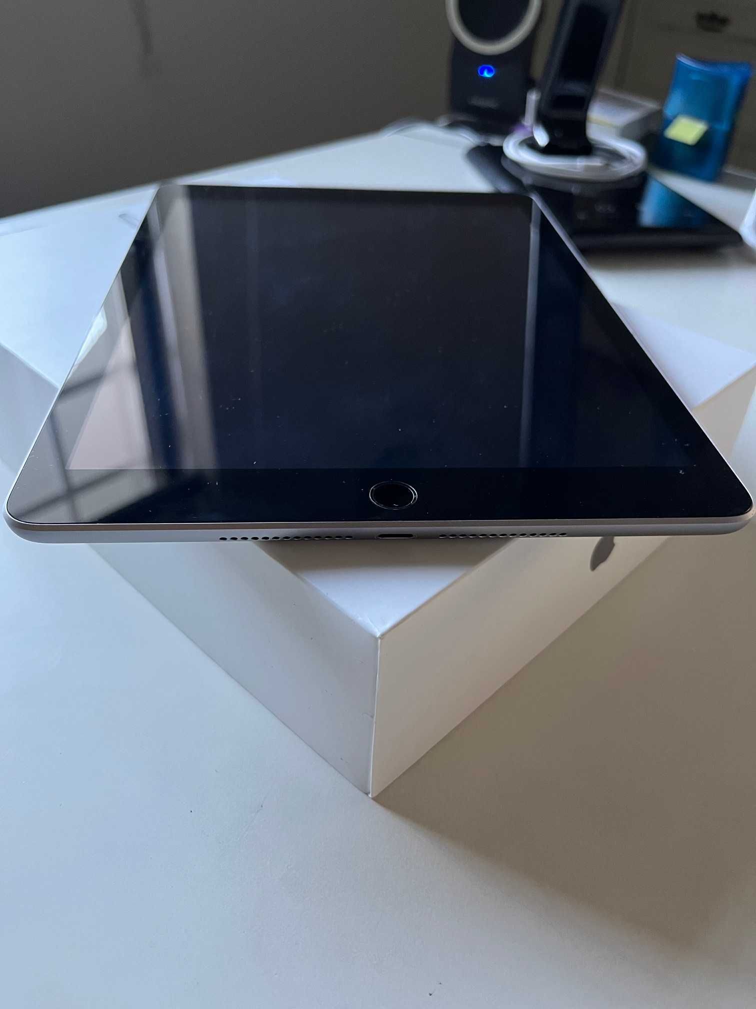 iPad 5ª geração Wi-Fi 32GB - Preto