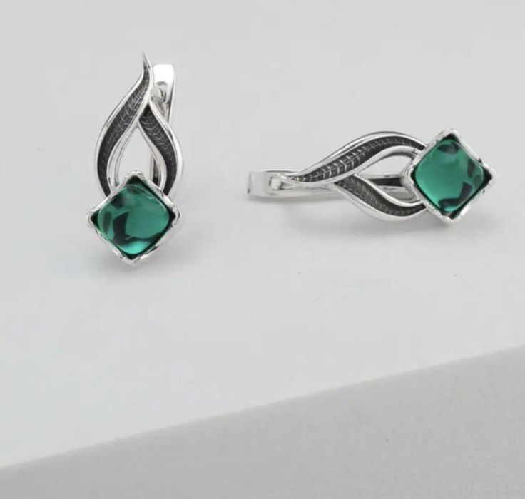 Срібні сережки зі вставками