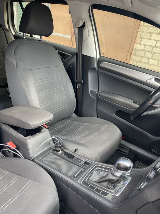 Чехлы Volkswagen Golf 7 E-Golf