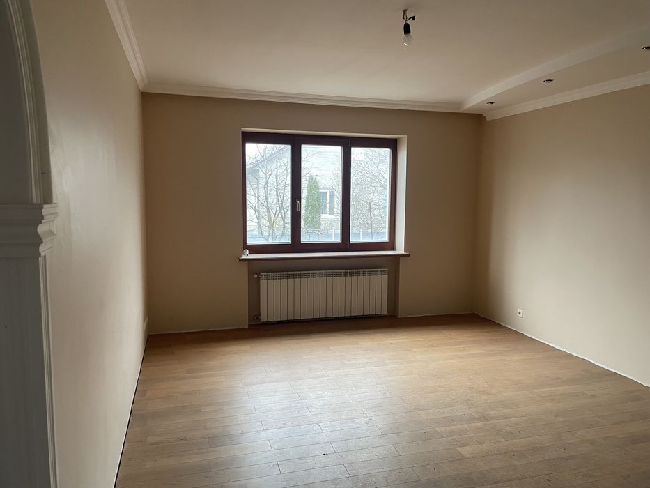 Будинок з прилеглою земельною ділянкою