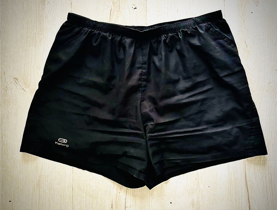 Czarne spodenki sportowe Kalenji – lekkie, do biegania, treningu